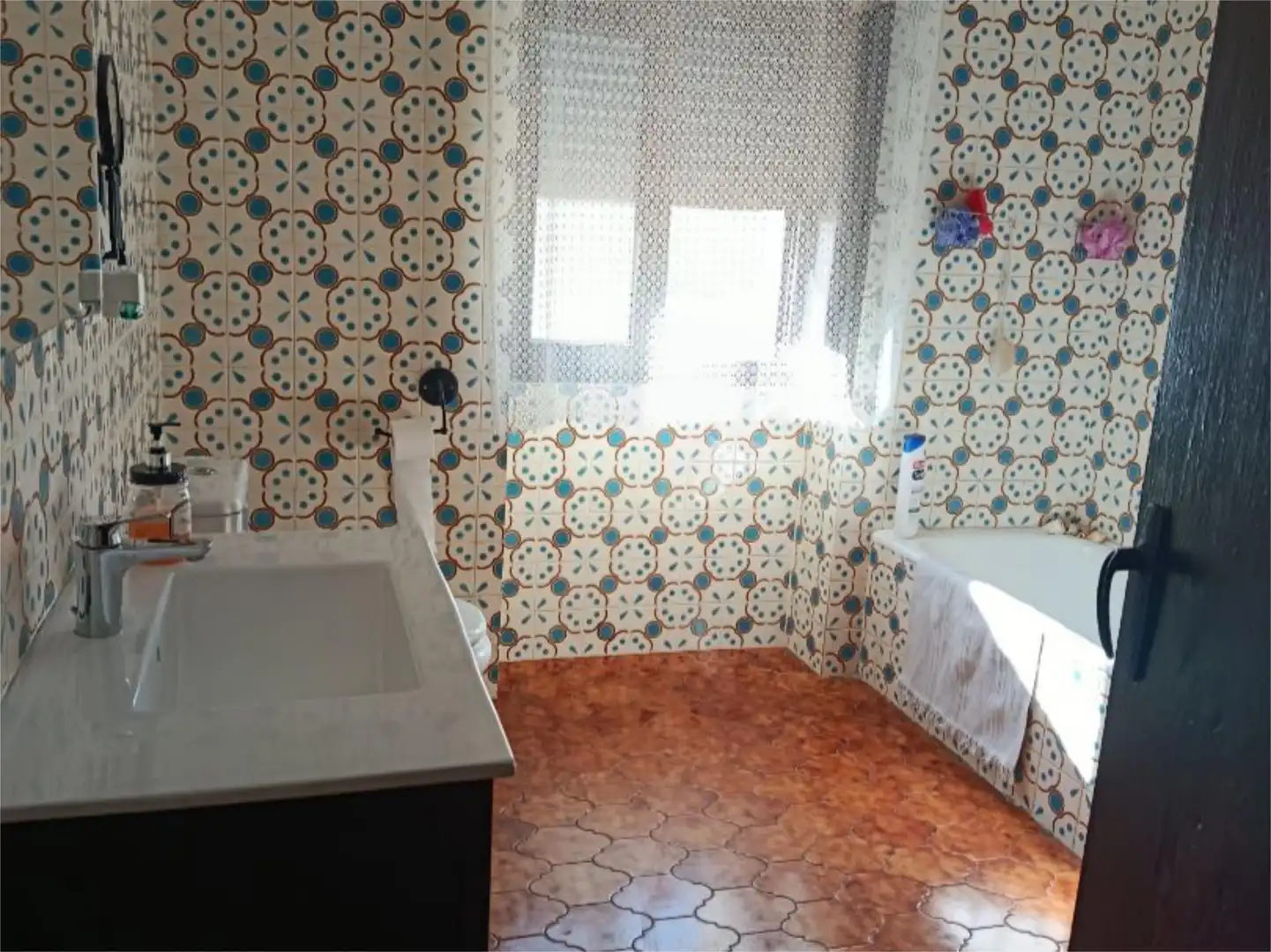 Casa adosada en venta en Calle Víctor Pradera, 18, Torreperogil Baño de Casa adosada en venta en Torreperogil con Aire acondicionado, Calefacción y Terraza