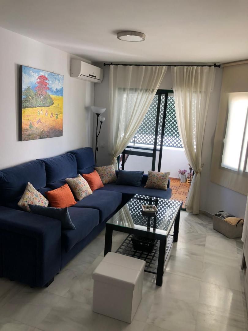 Pis de lloguer a Calle Ancora, 25, El Ancla Sala d'estar de Pis de lloguer en El Puerto de Santa María amb Aire condicionat, Calefacció i Jardí privat