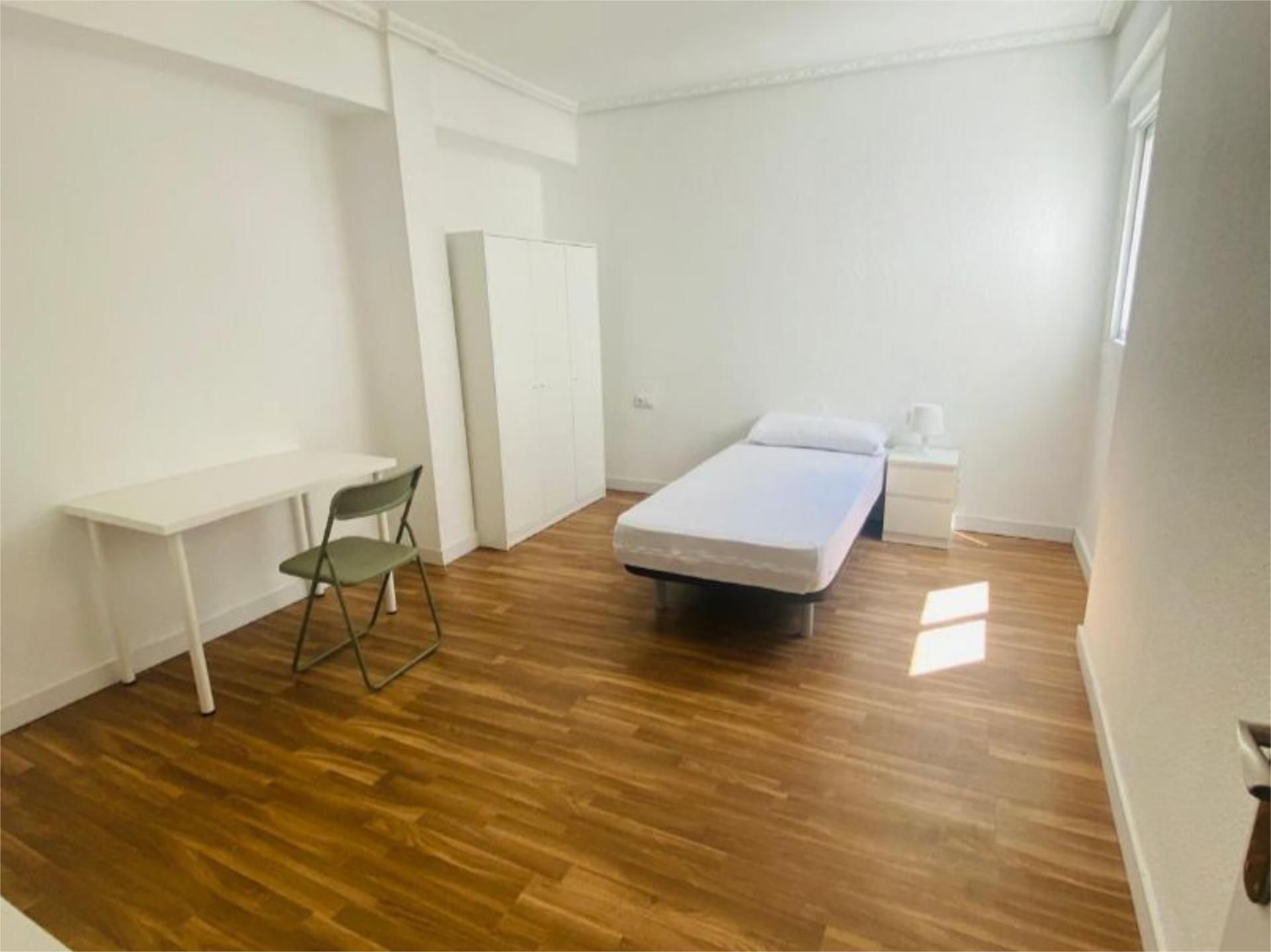 Flat to share in Avinguda dels Reis Catòlics, 27, Silla Bedroom of Flat to share in Silla  with Terrace and Furnished