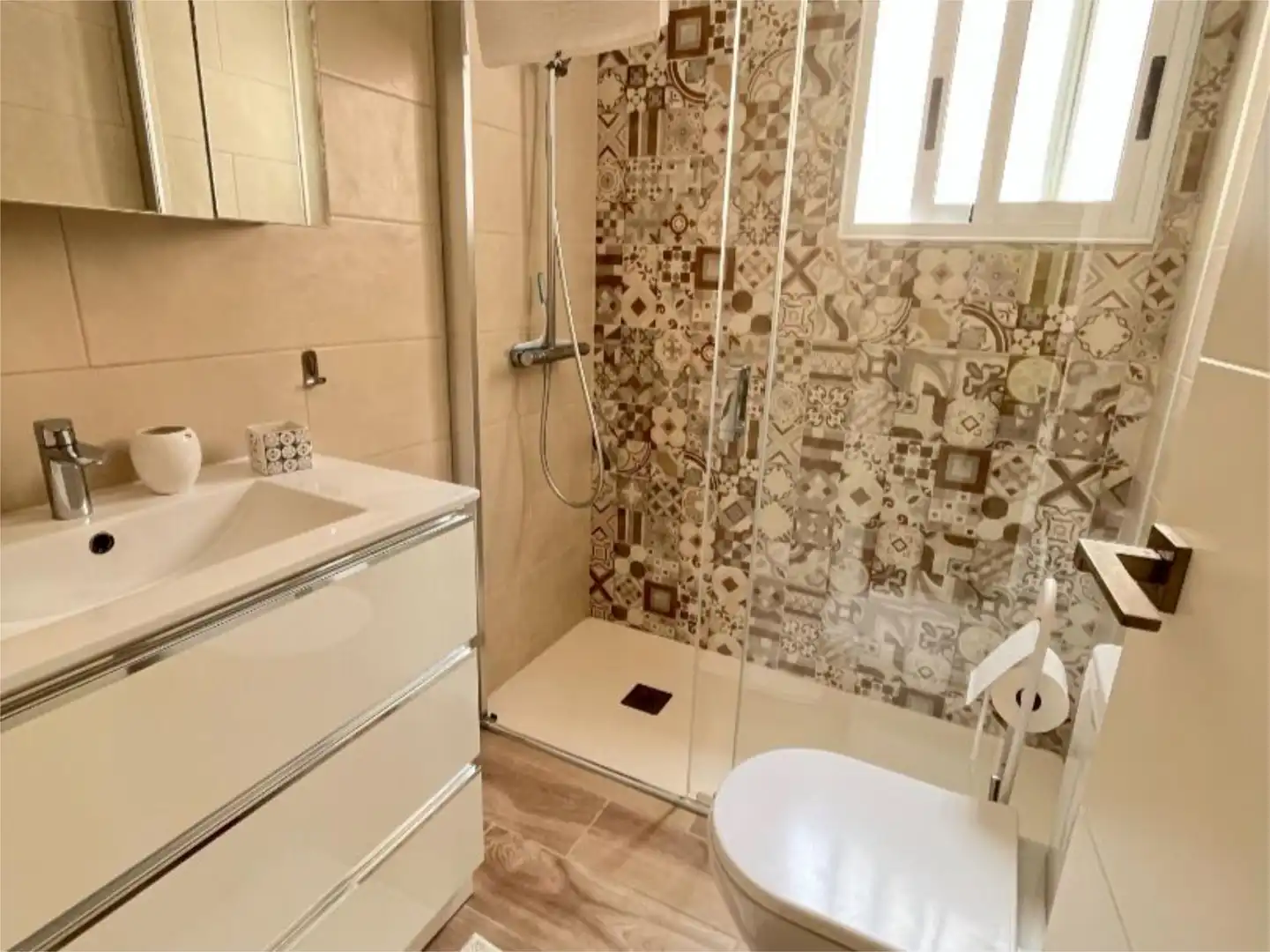 Piso de alquiler en Calle San Pascual, 112, Centro - Muelle Pesquero Baño de Piso de alquiler en Torrevieja con Aire acondicionado, Piscina y Amueblado