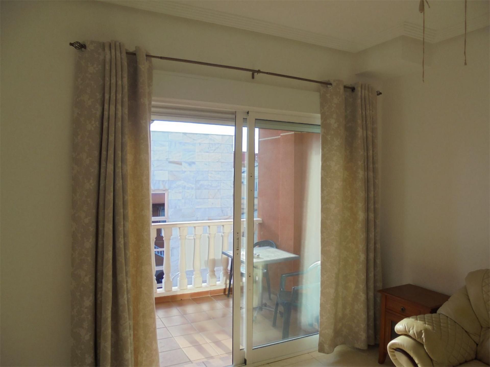 Pis de lloguer a Calle San Antonio, 21, Catral Dormitori de Pis de lloguer en Catral amb Aire condicionat, Traster i Piscina