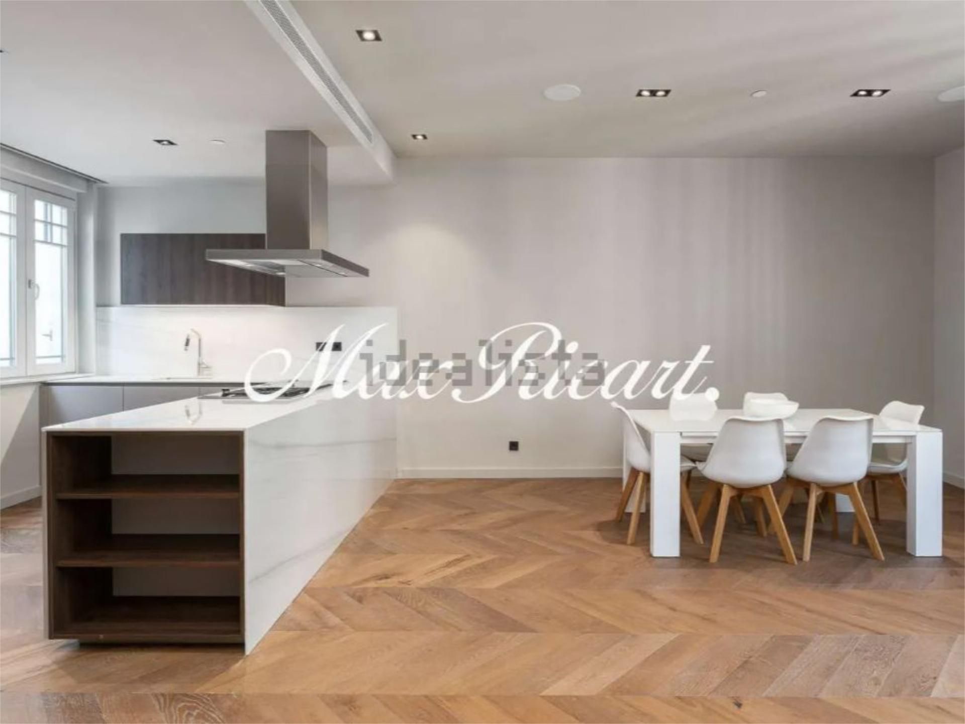 Cocina de Piso de alquiler en  Barcelona Capital con Aire acondicionado