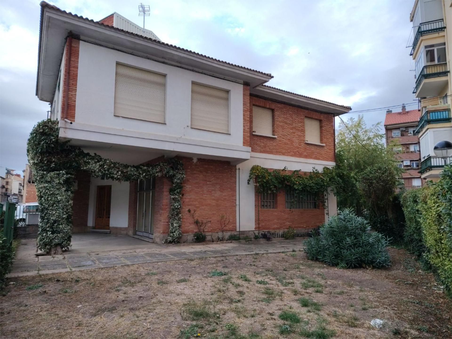 Pis en venda a Navarra Hiribidea, 53, Oyón-Oion Vista exterior de Pis en venda en Oyón-Oion amb Aire condicionat, Calefacció i Jardí privat