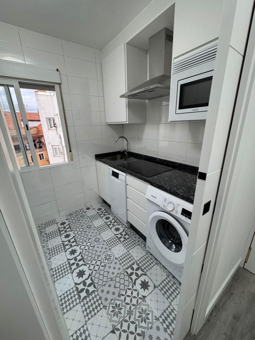 Cuina de Pis de lloguer en León Capital  amb Calefacció i Parquet