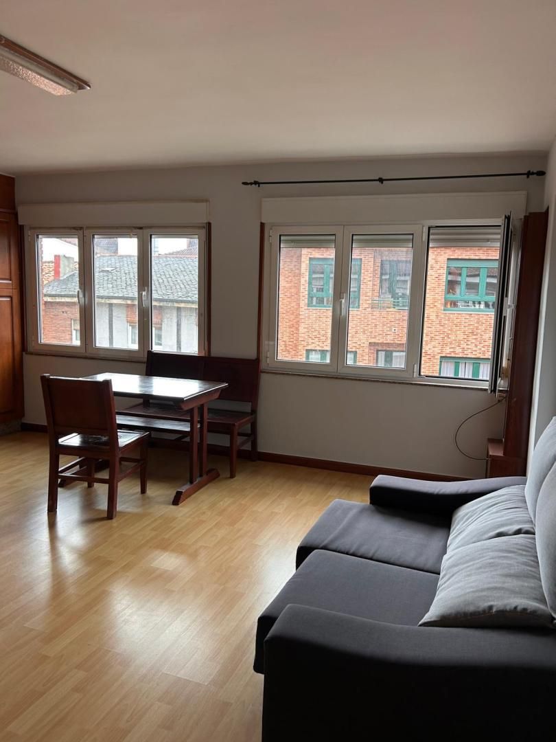 Living room of Flat to rent in Oviedo   with Heating, Parquet flooring and Storage room