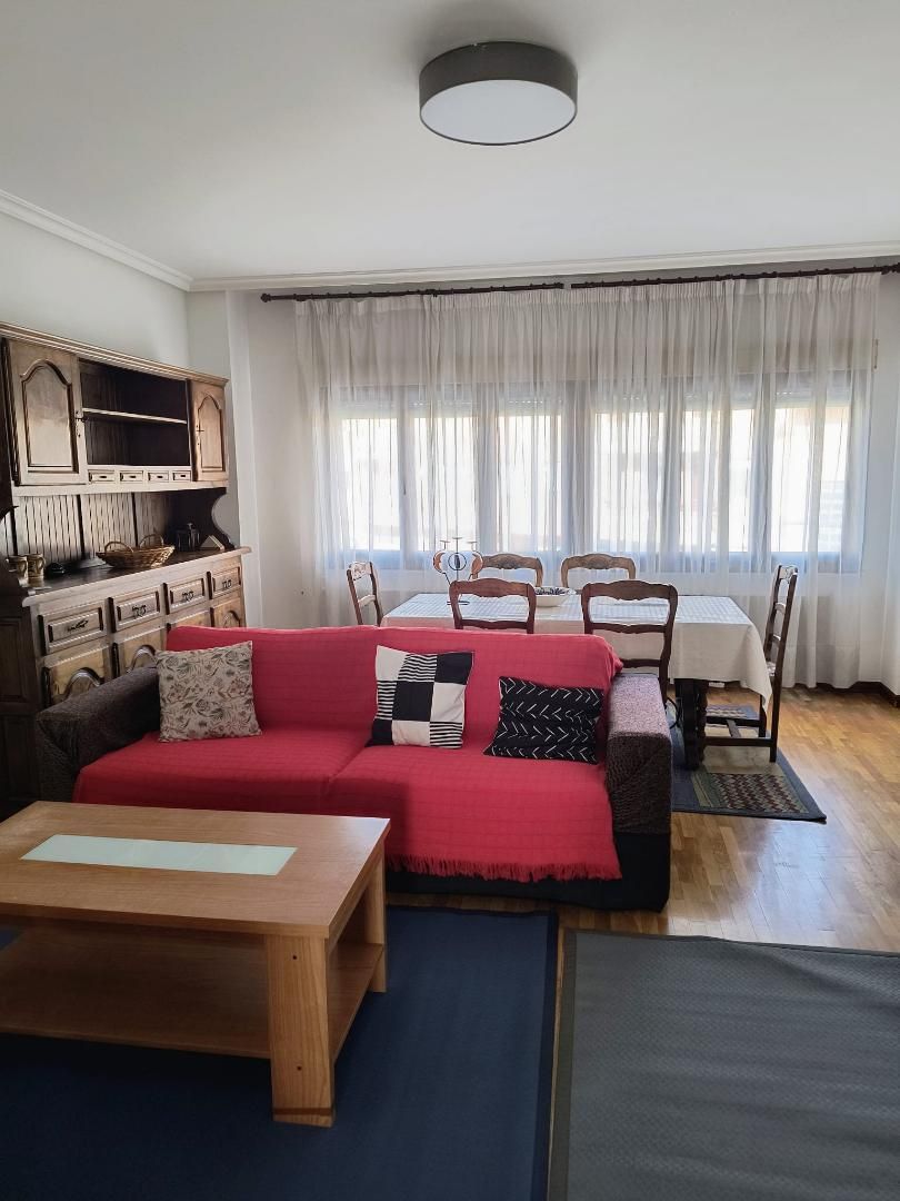 Piso de alquiler en Calle David González, 13, La Bañeza Sala de estar de Piso de alquiler en La Bañeza  con Calefacción, Parquet y Terraza