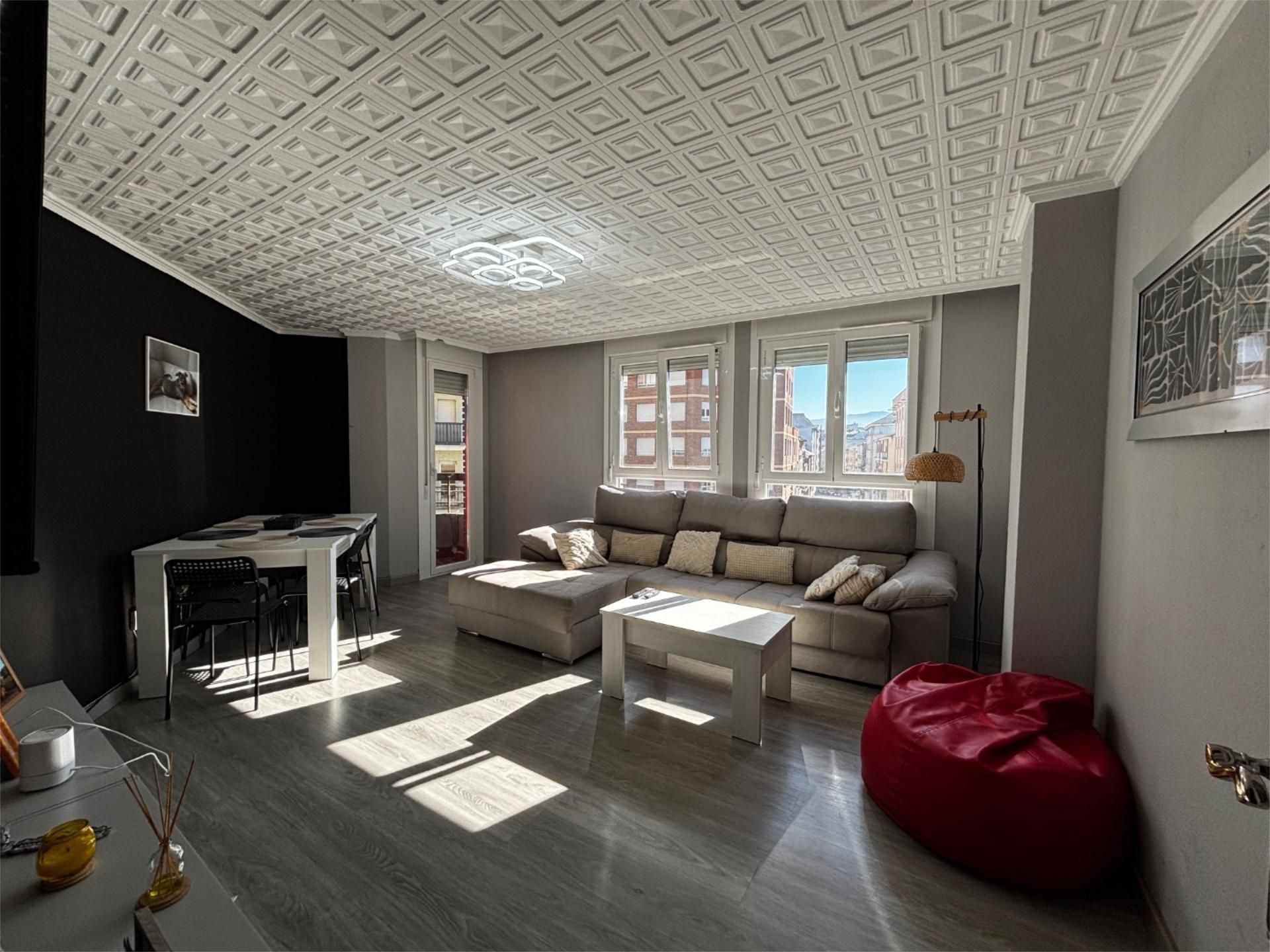 Living room of Flat for sale in Ponferrada  with Heating, Parquet flooring and Terrace
