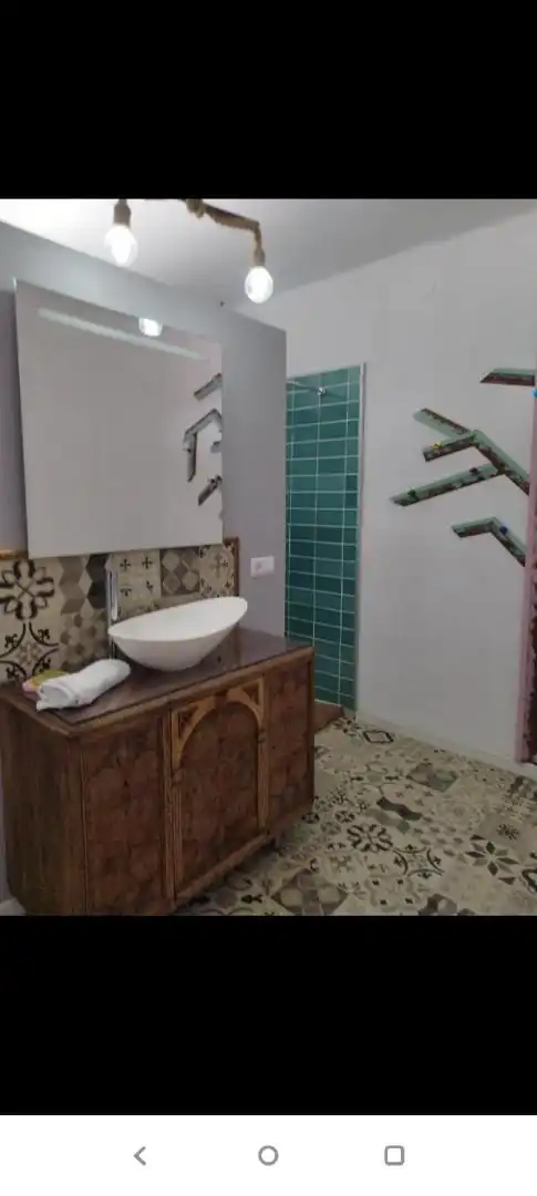 Casa adosada de alquiler en Calle Pérez Arenós, 30, Villar del Arzobispo Baño de Casa adosada de alquiler en Villar del Arzobispo con Aire acondicionado, Calefacción y Parquet