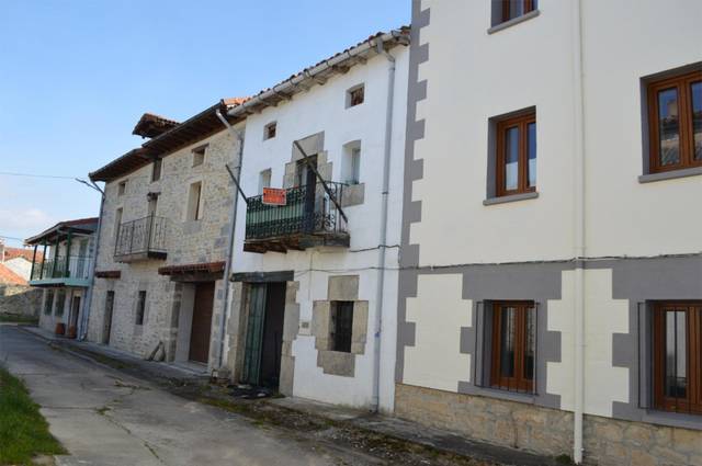 Casa adosada en Venta en Plaza Mayor, 13 en Merindad de Montija
