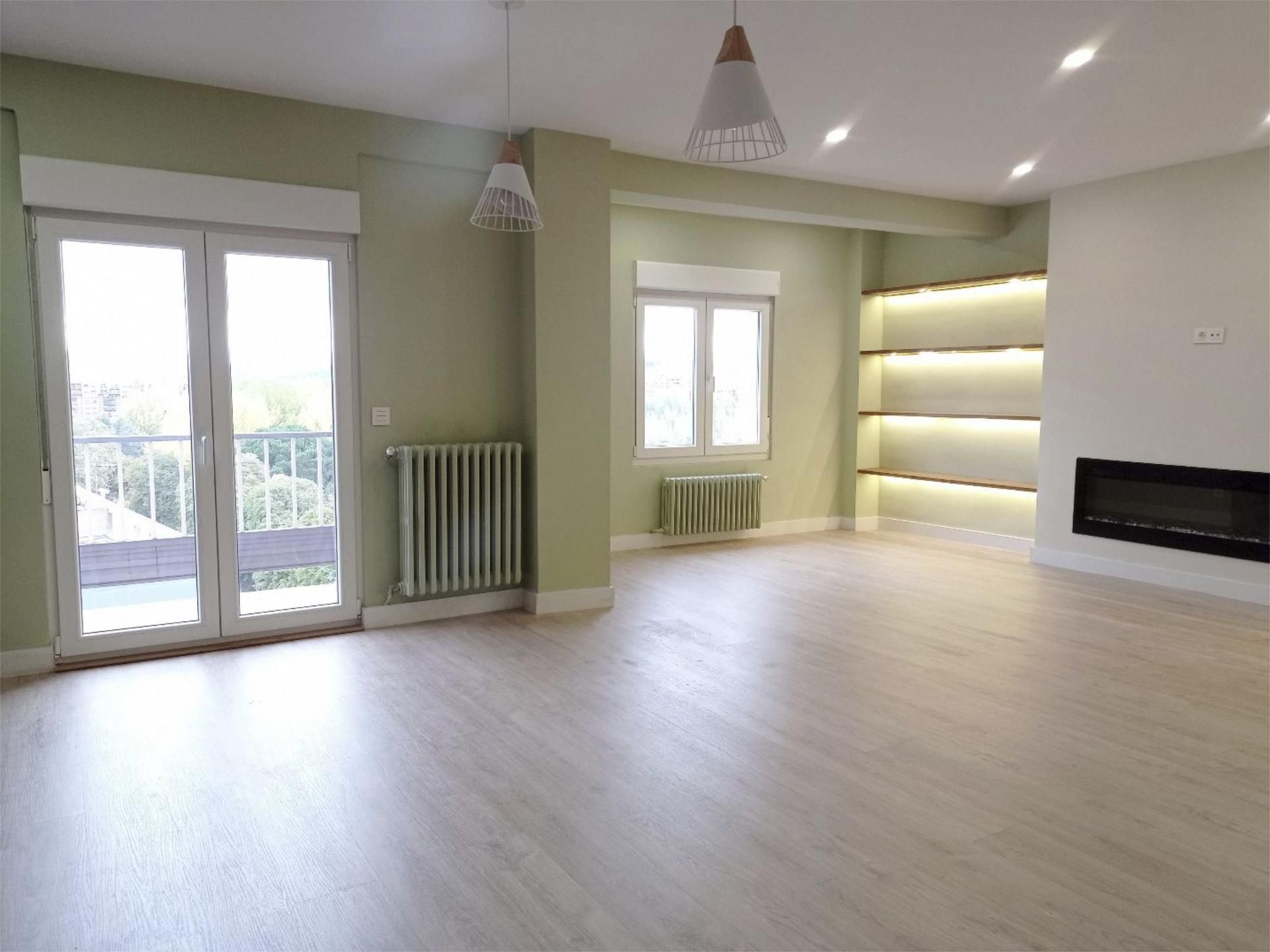 Sala de estar de Piso en venta en León Capital  con Balcón