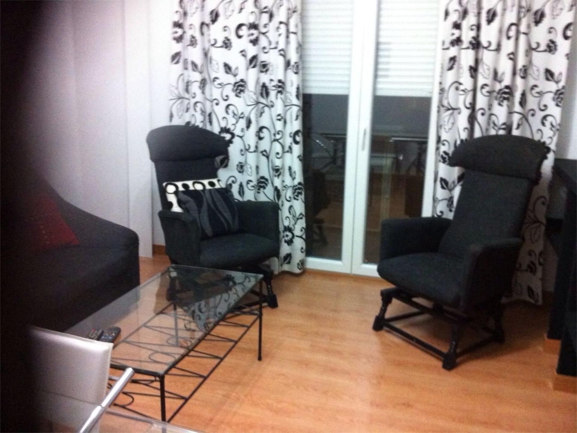 Piso de alquiler en Calle Miguel Servet, 3, Oeste Sala de estar de Piso de alquiler en Mérida con Aire acondicionado, Parquet y Amueblado