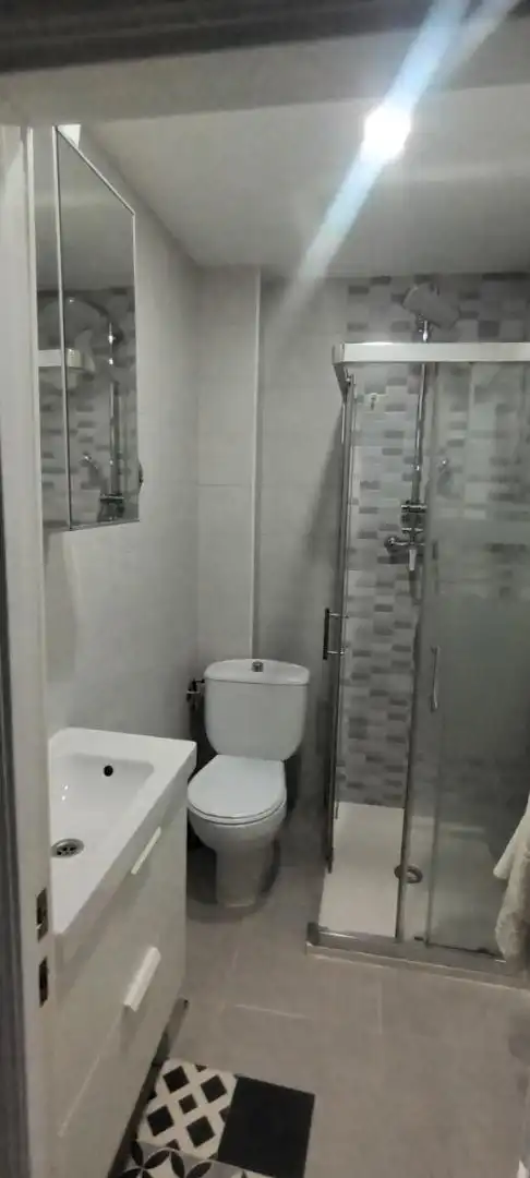 Zimmer in Avinguda del Congrés Eucarístic, 20, Congrés Badezimmer von Wohnung zur untervermieten in Badalona mit Klimaanlage, Heizung und Parkett