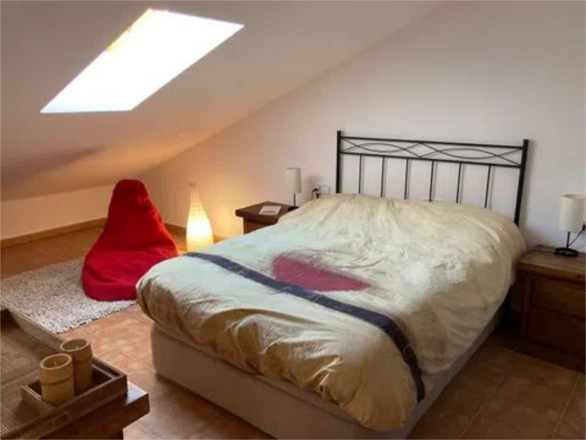 Habitación de Ático en venta en Mora de Rubielos con Calefacción, Terraza y Amueblado