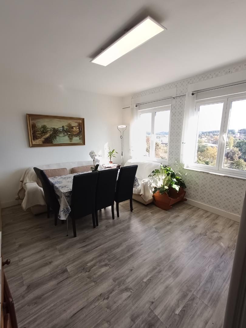 Piso en venta en Calle Castaño, 18, Llaranes Comedor de Piso en venta en Avilés con Parquet, Trastero y Amueblado