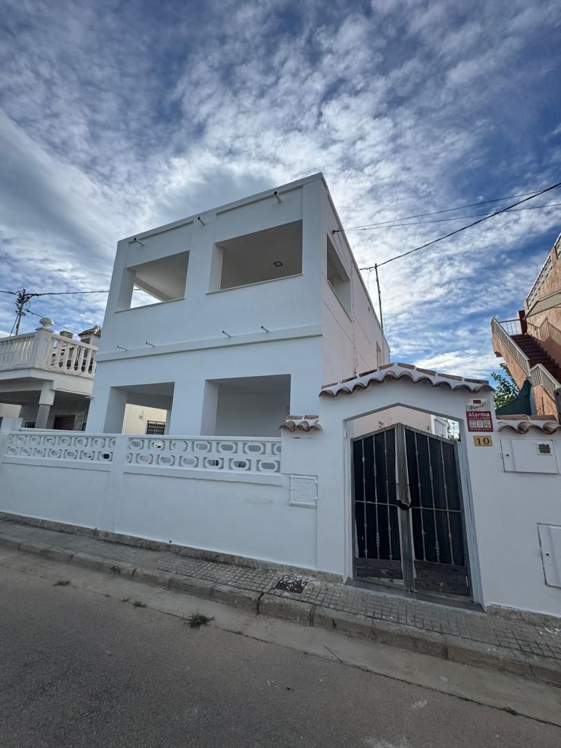 Vista exterior de Casa o xalet en venda en Gandia amb Aire condicionat, Jardí privat i Terrassa