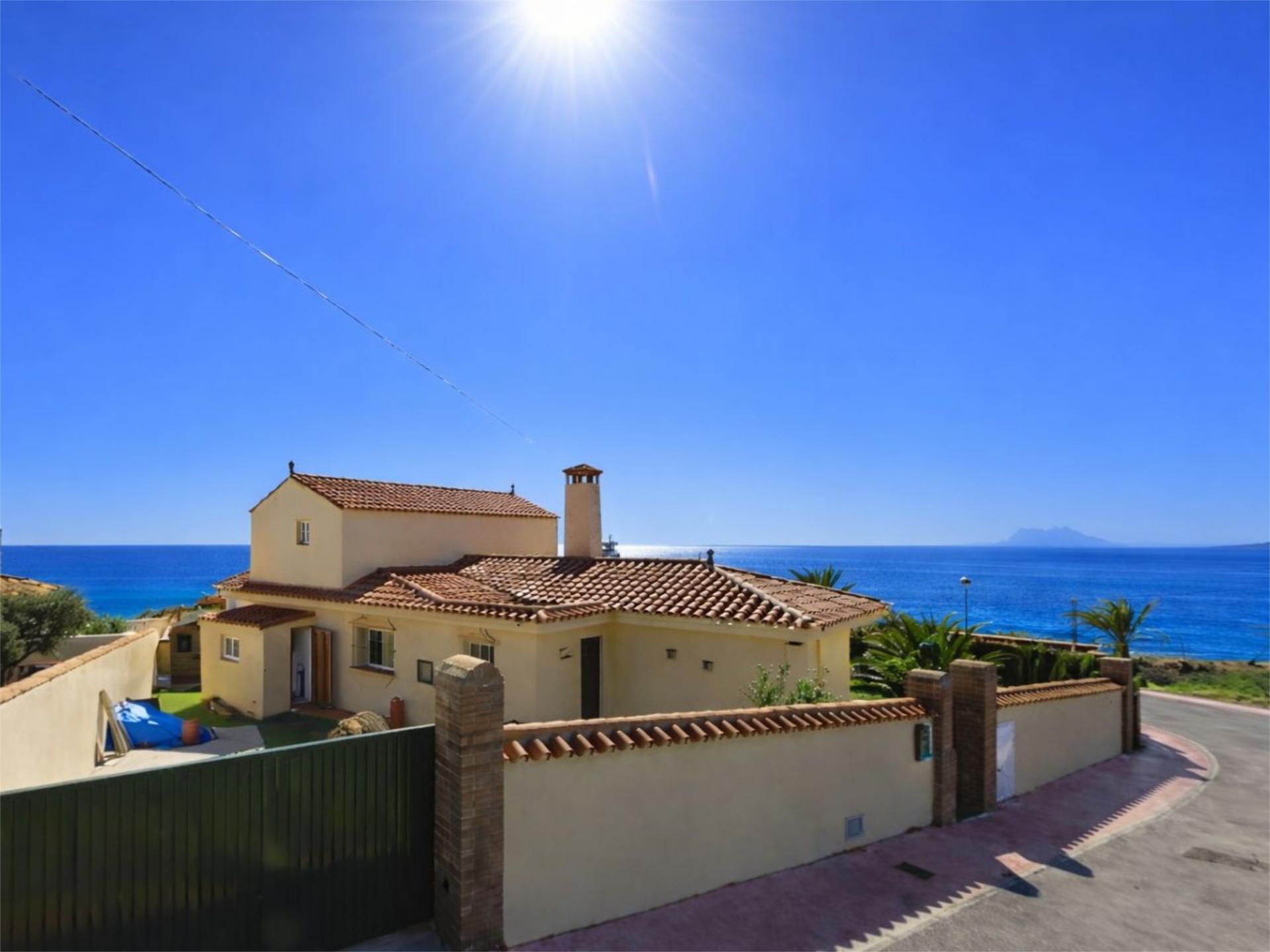 Vista exterior de Casa o chalet en venta en Manilva con Aire acondicionado y Terraza