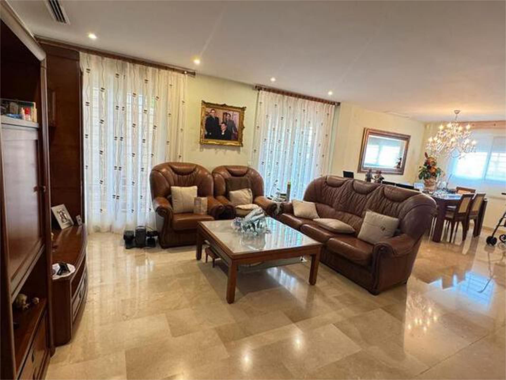 Casa adosada en venda a Park Nord - Casona Sala d'estar de Casa adosada en venda en Gandia amb Calefacció, Jardí privat i Terrassa