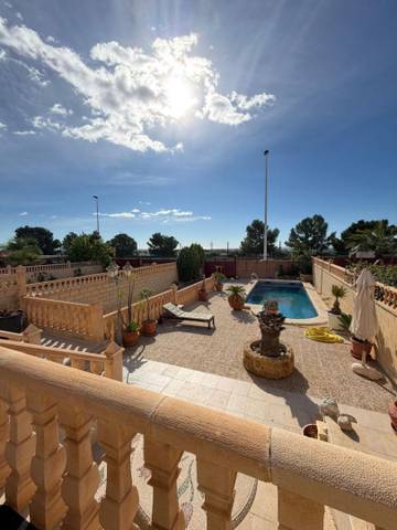 Casa-chalet en Venta en Calle Onil, 12 en San Agustín