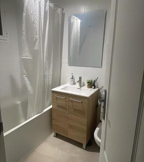 Flat to rent in Urbanizacion Jardines de Manilva, 40, Chullera, Málaga - image 2 Photo 2 of Flat to rent in Urbanizacion Jardines de Manilva, 40, Chullera, Málaga