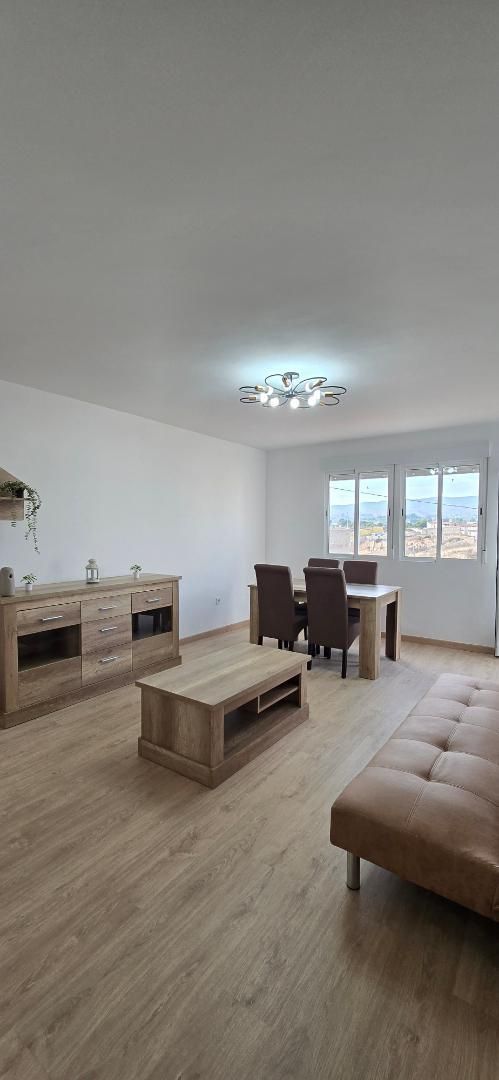 Comedor de Piso en venta en Monóvar  / Monòver con Amueblado, Horno y Balcón