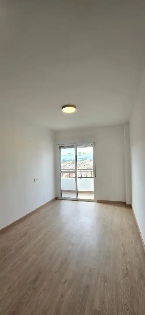 Piso en venta en Carrer Segura, 48, Monóvar / Monòver Habitación de Piso en venta en Monóvar / Monòver con Amueblado, Horno y Balcón