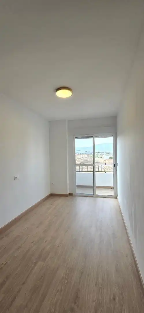 Piso en venta en Carrer Segura, 48, Monóvar / Monòver Habitación de Piso en venta en Monóvar / Monòver con Amueblado, Horno y Balcón
