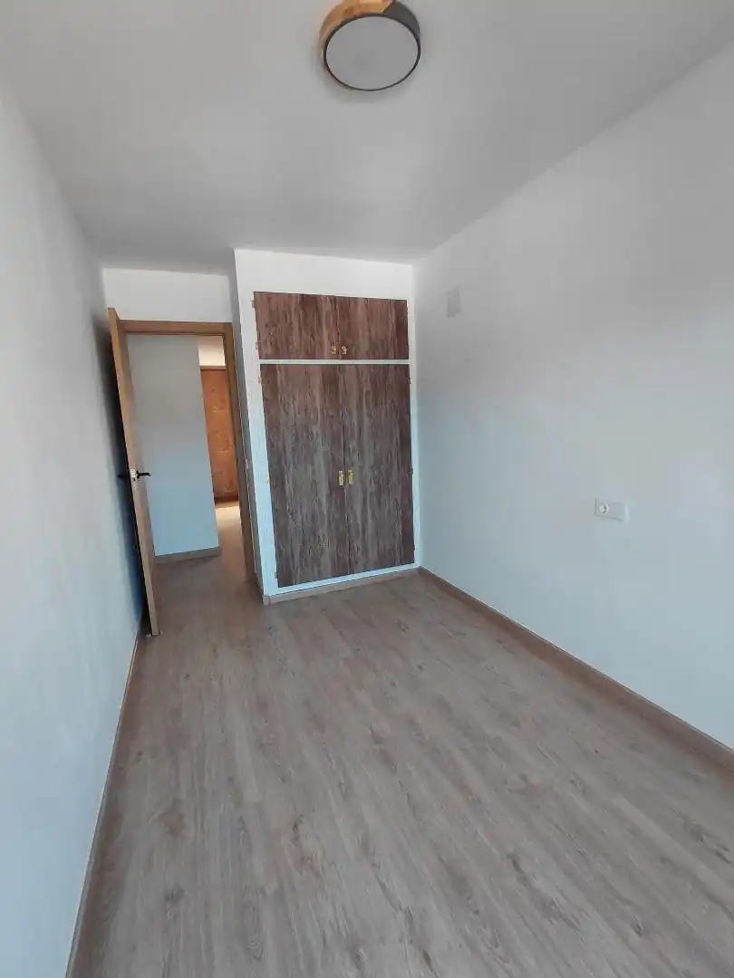 Piso en venta en Carrer Segura, 48, Monóvar / Monòver Habitación de Piso en venta en Monóvar / Monòver con Amueblado, Horno y Balcón
