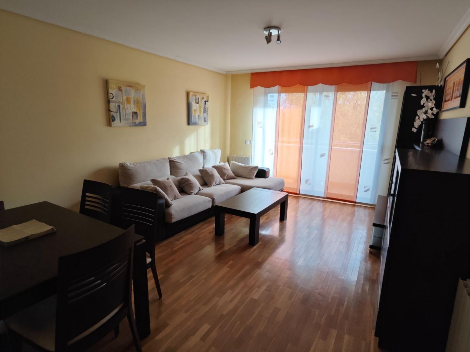 Pis de lloguer a Calle Miño, 14, Laguna de Duero Sala d'estar de Pis de lloguer en Laguna de Duero amb Terrassa i Balcó