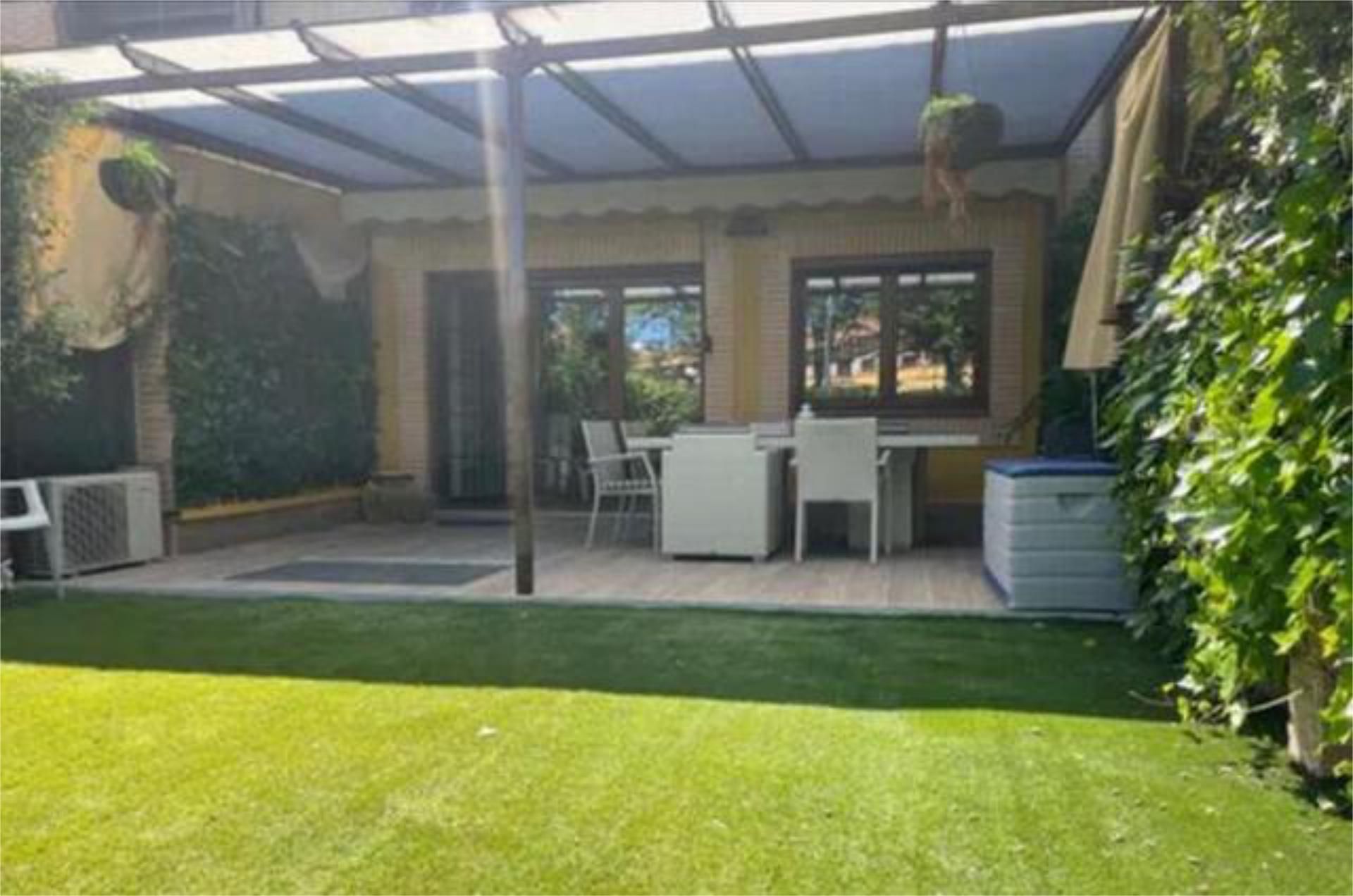 Casa adosada en venda a Urbanización Este - Montepríncipe Terrassa de Casa adosada en venda en Boadilla del Monte amb Calefacció, Jardí privat i Terrassa