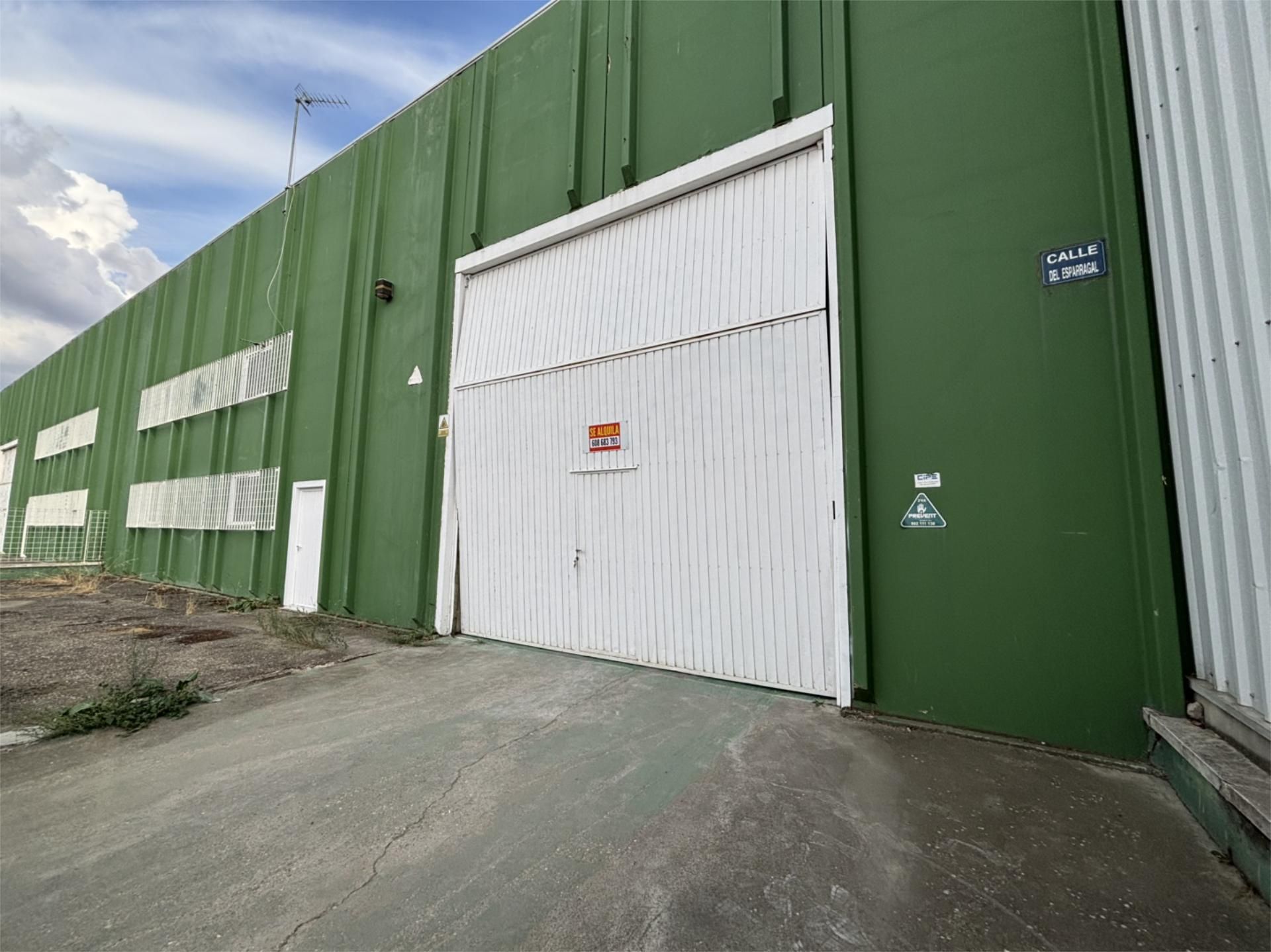 Vista exterior de Local de lloguer en Santovenia de Pisuerga