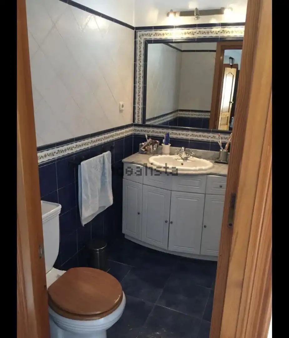 Casa adosada en venta en Calle Fraile, 11, Centro Baño de Casa adosada en venta en Estepona con Aire acondicionado, Terraza y Balcón