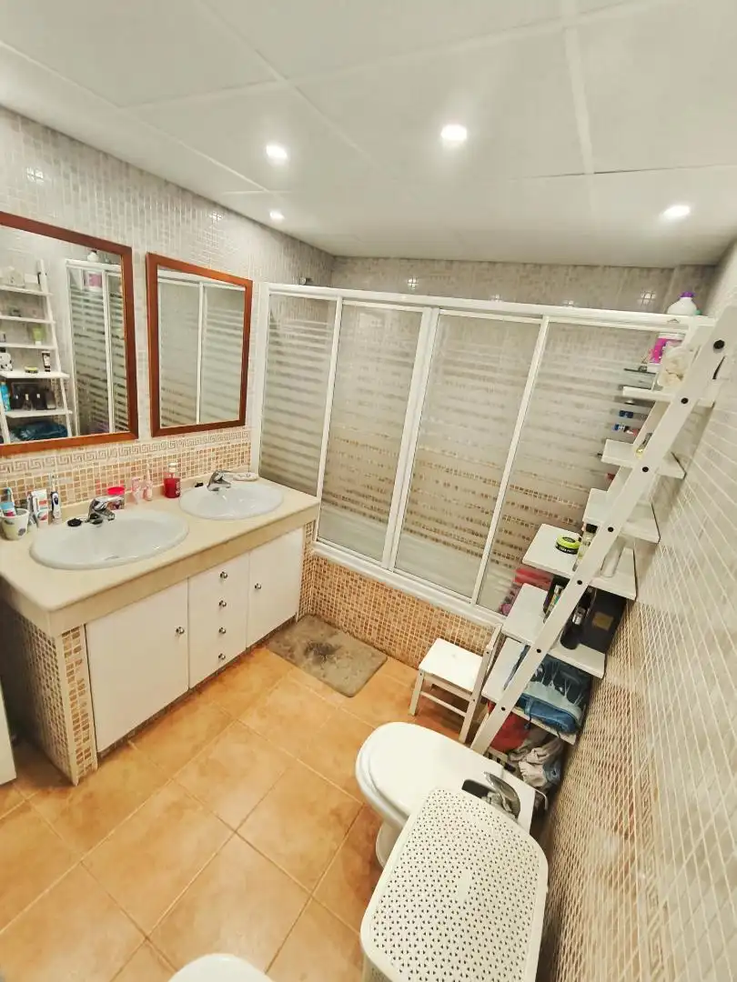 Detached homes for sale in Calle Padre Martín, 37, San Alberto - La Alcubilla - Florisol Bathroom of Detached homes for sale in Málaga with Heating and Furnished