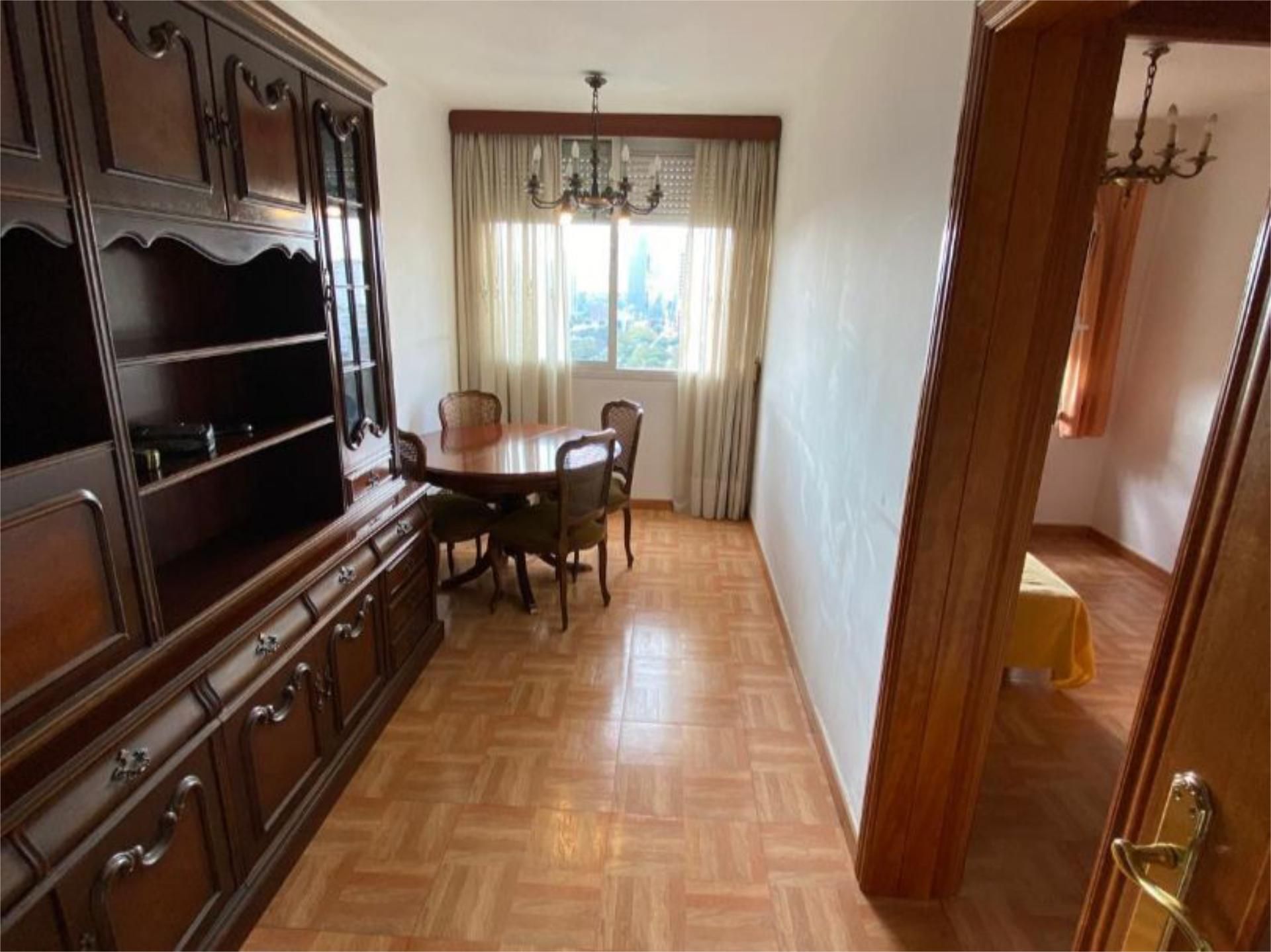 Pis en venda a Carrer de Lavínia, 60, Santa Eulàlia Menjador de Pis en venda en L'Hospitalet de Llobregat amb Balcó