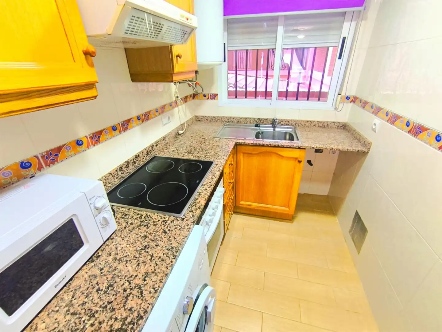 Piso de alquiler en Carrer Amplaries, 29, Costa Marina Cocina de Piso de alquiler en Oropesa del Mar / Orpesa con Aire acondicionado, Calefacción y Jardín privado