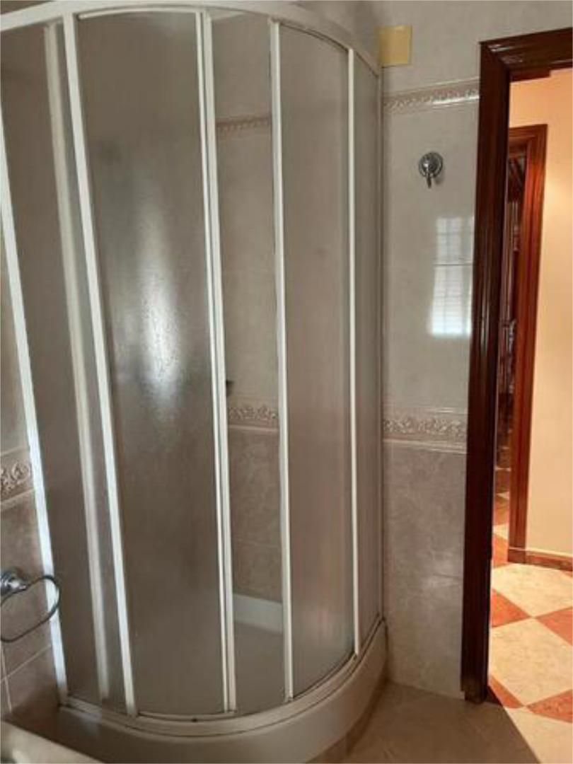 Bany de Pis en venda en Antequera amb Calefacció, Terrassa i Moblat