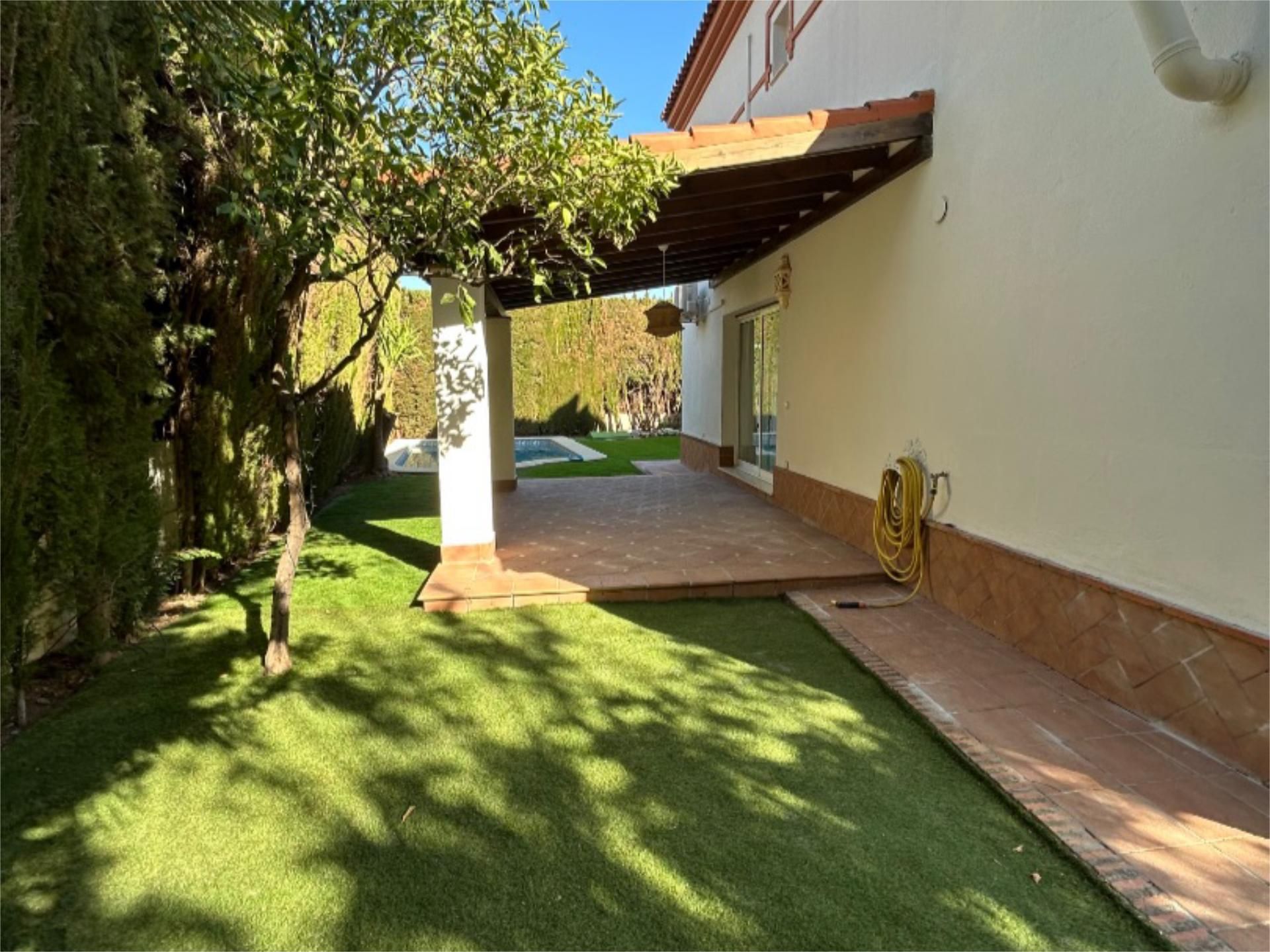 Casa o chalet de alquiler en Avenida del Acebuche, 24, Gelves Jardín de Casa o chalet de alquiler en Gelves