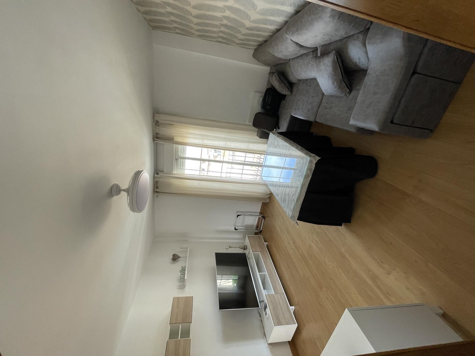 Pis de lloguer a Calle Lindero, 14, La Zubia Ciudad Sala d'estar de Pis de lloguer en La Zubia amb Aire condicionat, Calefacció i Parquet