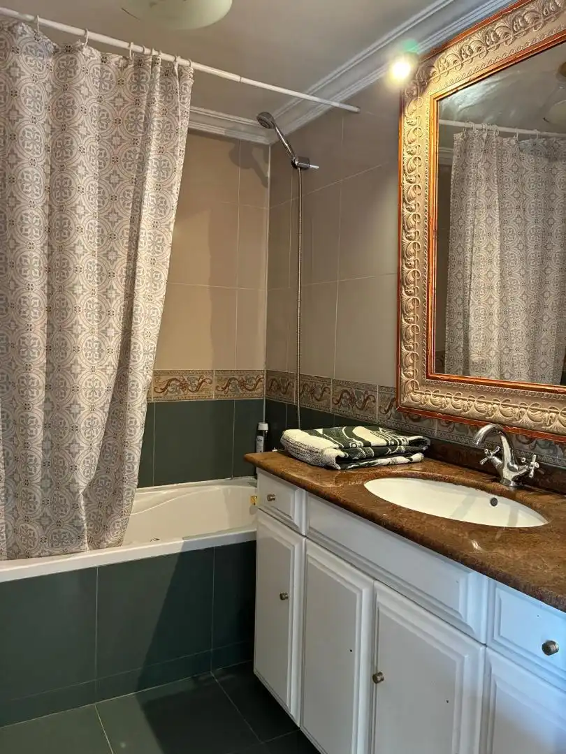Baño de Casa o chalet para compartir en Hondarribia con Calefacción, Jardín privado y Parquet