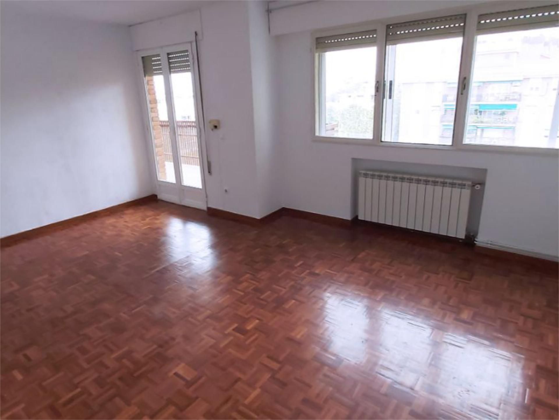 Piso de alquiler en Calle Constitución, 39, Constitución - Balconcillo Sala de estar de Piso de alquiler en Guadalajara Capital con Calefacción, Parquet y Terraza