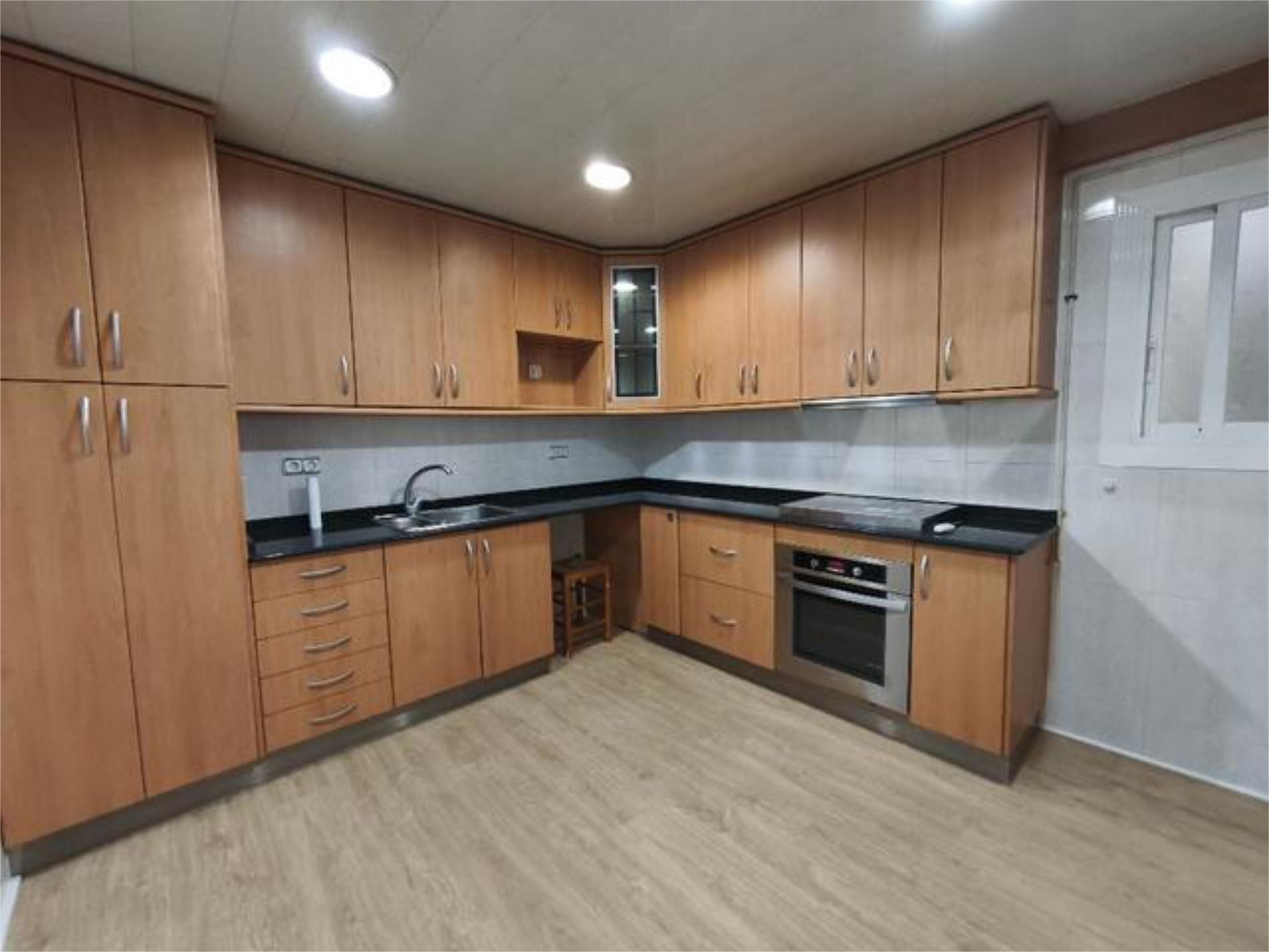 Pis en venda a Can Vinader Cuina de Pis en venda en Castelldefels amb Terrassa