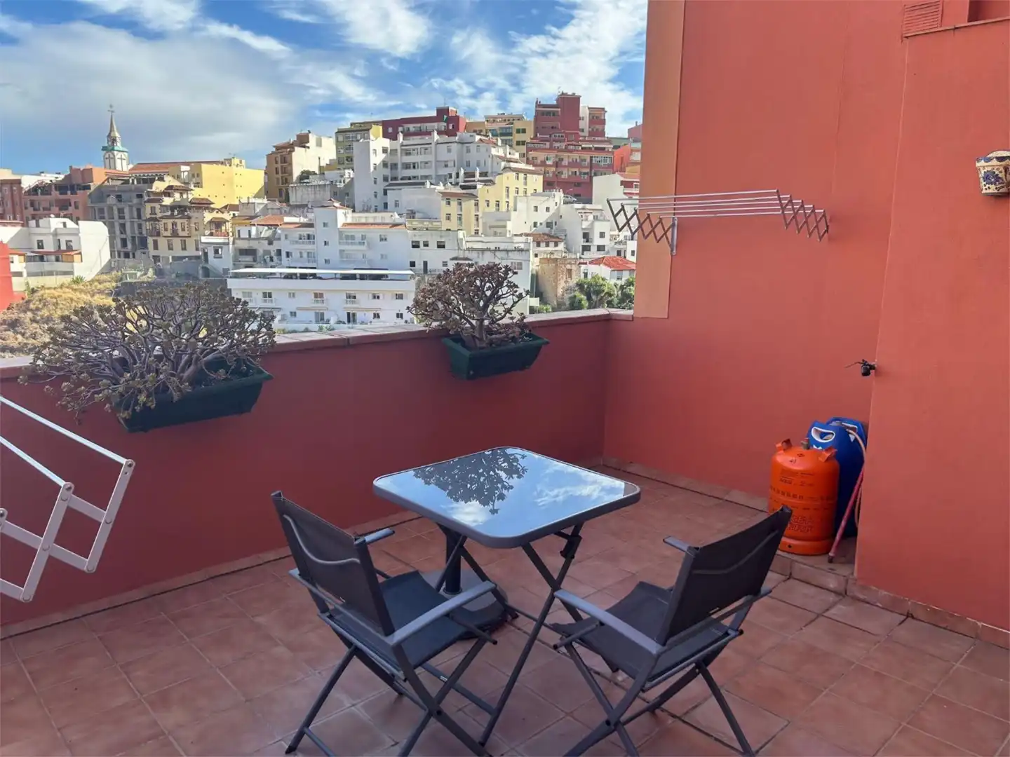 Piso en venta en Calle la Alhóndiga, Los Realejos pueblo Terraza de Piso en venta en Los Realejos con Terraza, Trastero y Amueblado