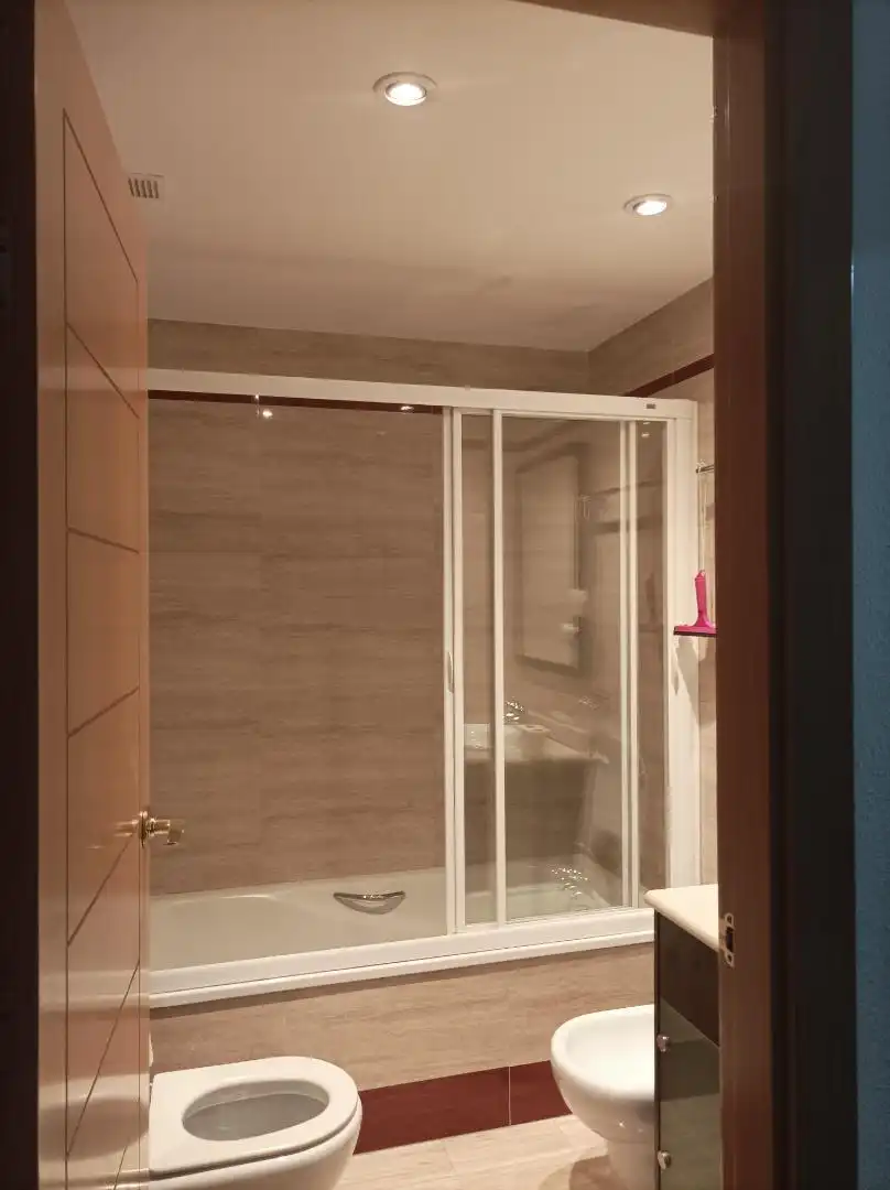 Piso en venta en Calle Laguna, 25, Cistérniga Baño de Piso en venta en Cistérniga con Trastero, Horno y Lavadora