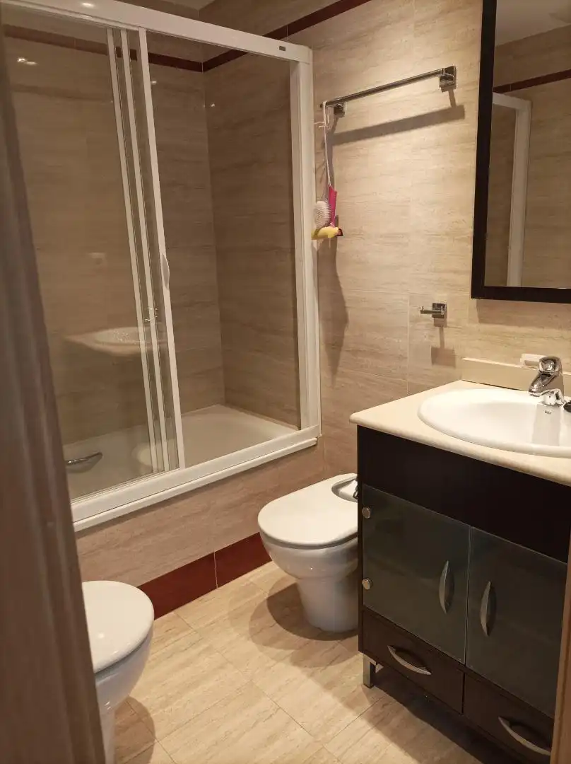 Piso en venta en Calle Laguna, 25, Cistérniga Baño de Piso en venta en Cistérniga con Trastero, Horno y Lavadora