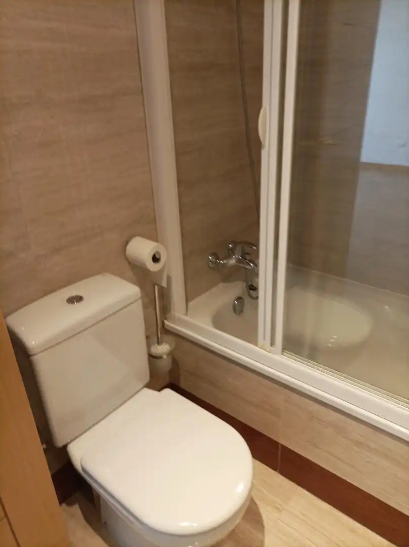 Piso en venta en Calle Laguna, 25, Cistérniga Baño de Piso en venta en Cistérniga con Trastero, Horno y Lavadora