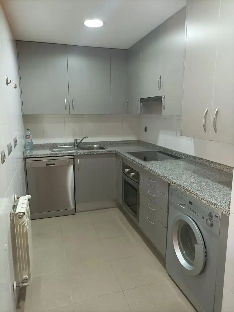 Piso en venta en Calle Laguna, 25, Cistérniga Cocina de Piso en venta en Cistérniga con Trastero, Horno y Lavadora
