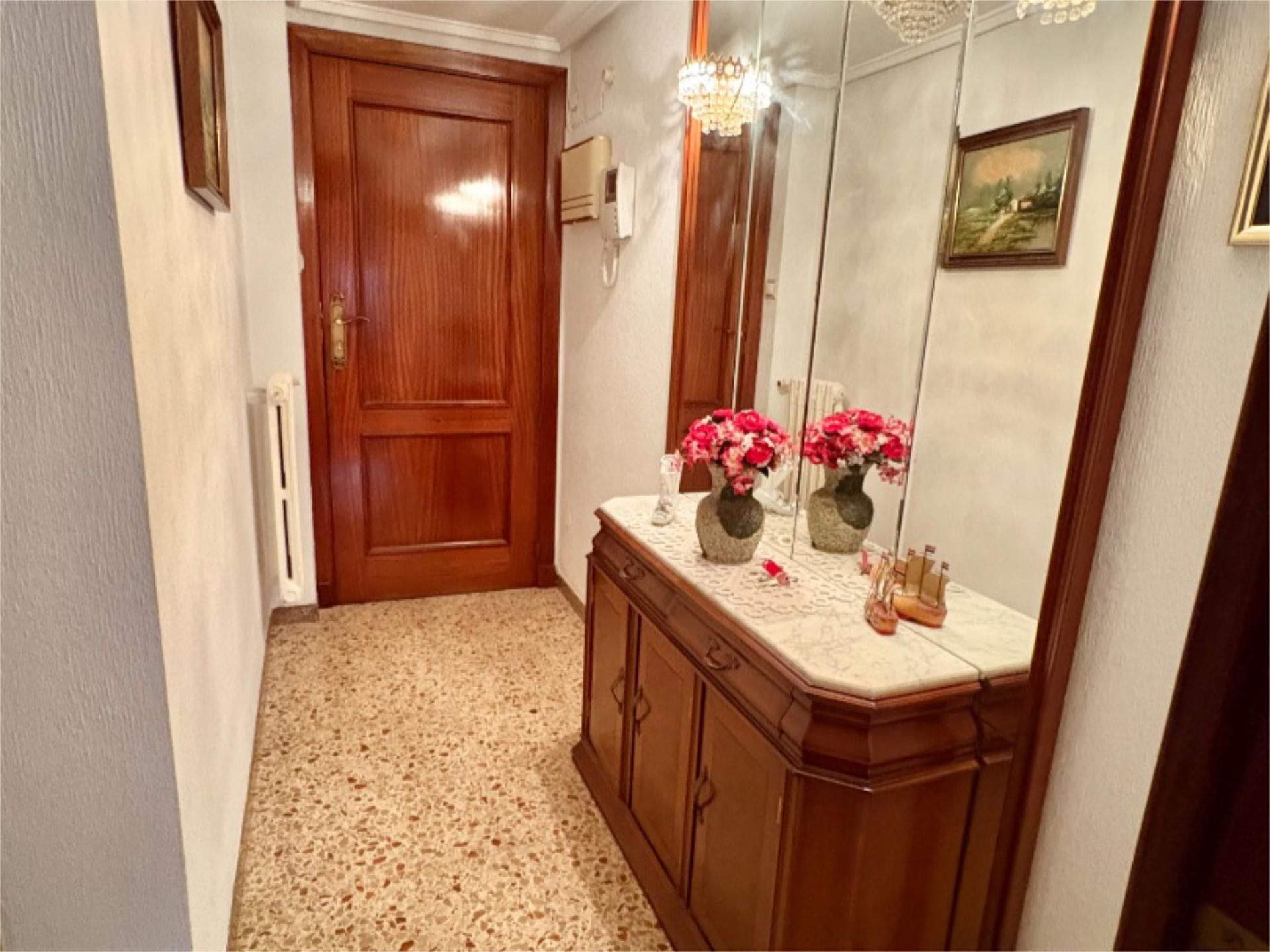 Piso en venta en  Zaragoza Capital con Aire acondicionado, Terraza y Balcón