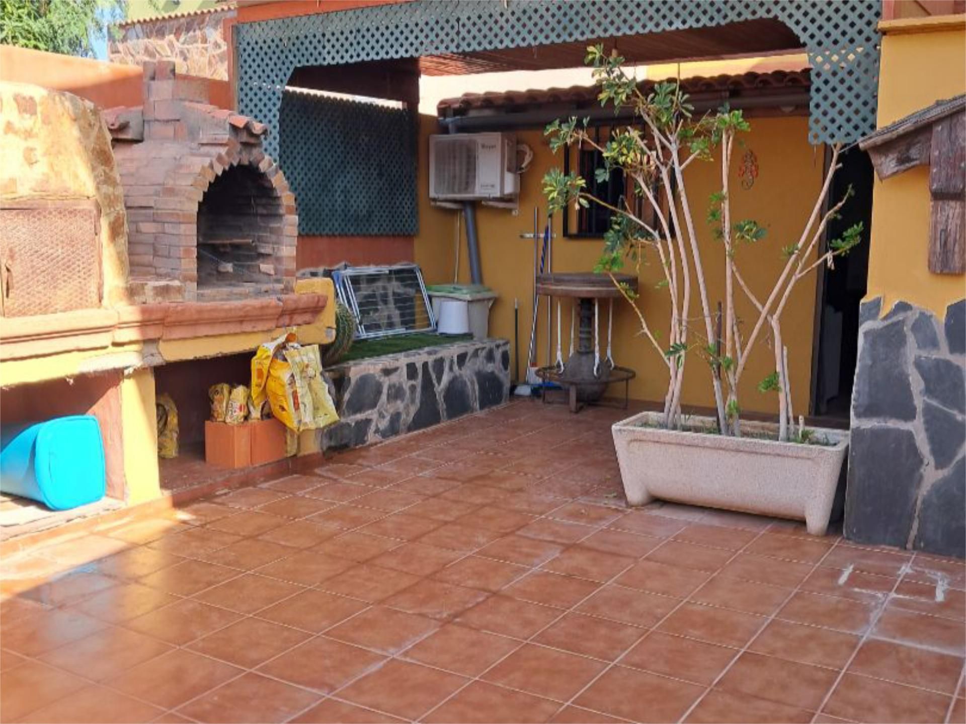 House or chalet for sale in Calle Ampliacion Bellavista Ur, 37, San Fernando Terrace of House or chalet for sale in San Bartolomé de Tirajana  with Air Conditioner, Terrace and Balcony
