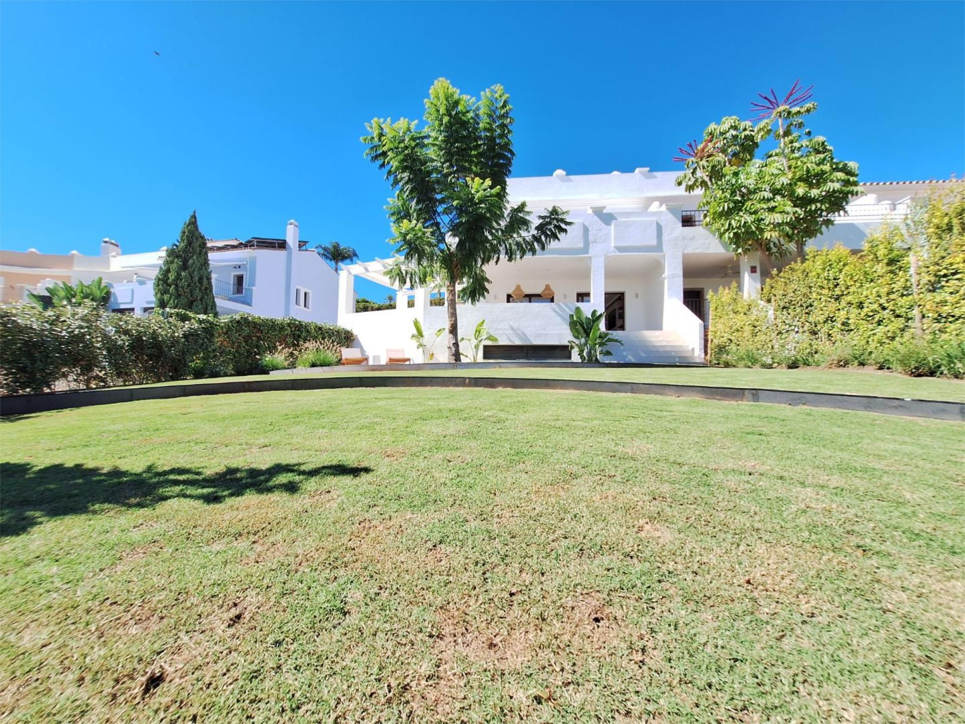 Jardín de Casa adosada en venta en Estepona con Aire acondicionado, Calefacción y Jardín privado