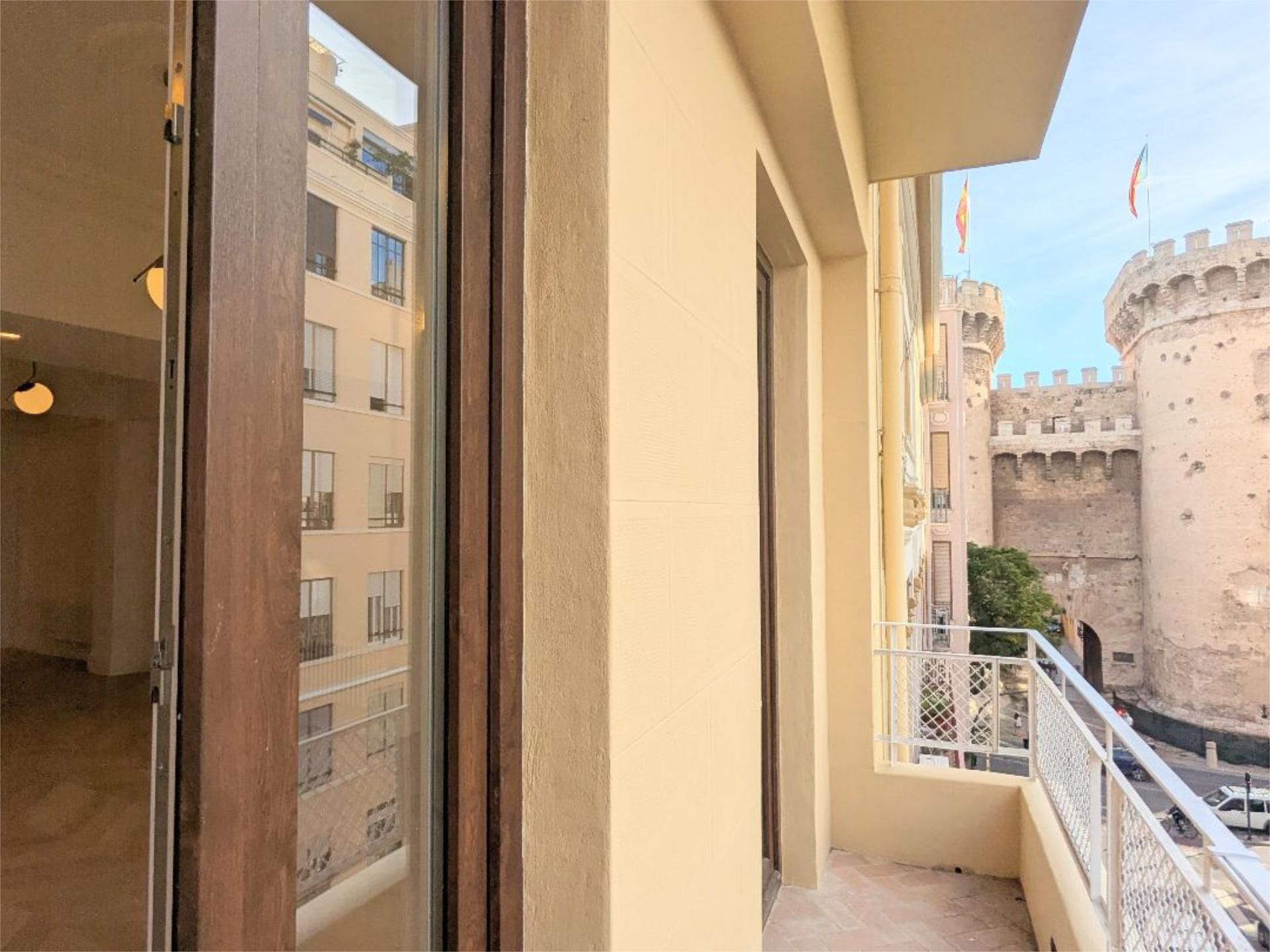 Flat for sale in Carrer de Quart, 66,  Valencia Capital Balcony of Flat for sale in  Valencia Capital  with Air Conditioner and Balcony