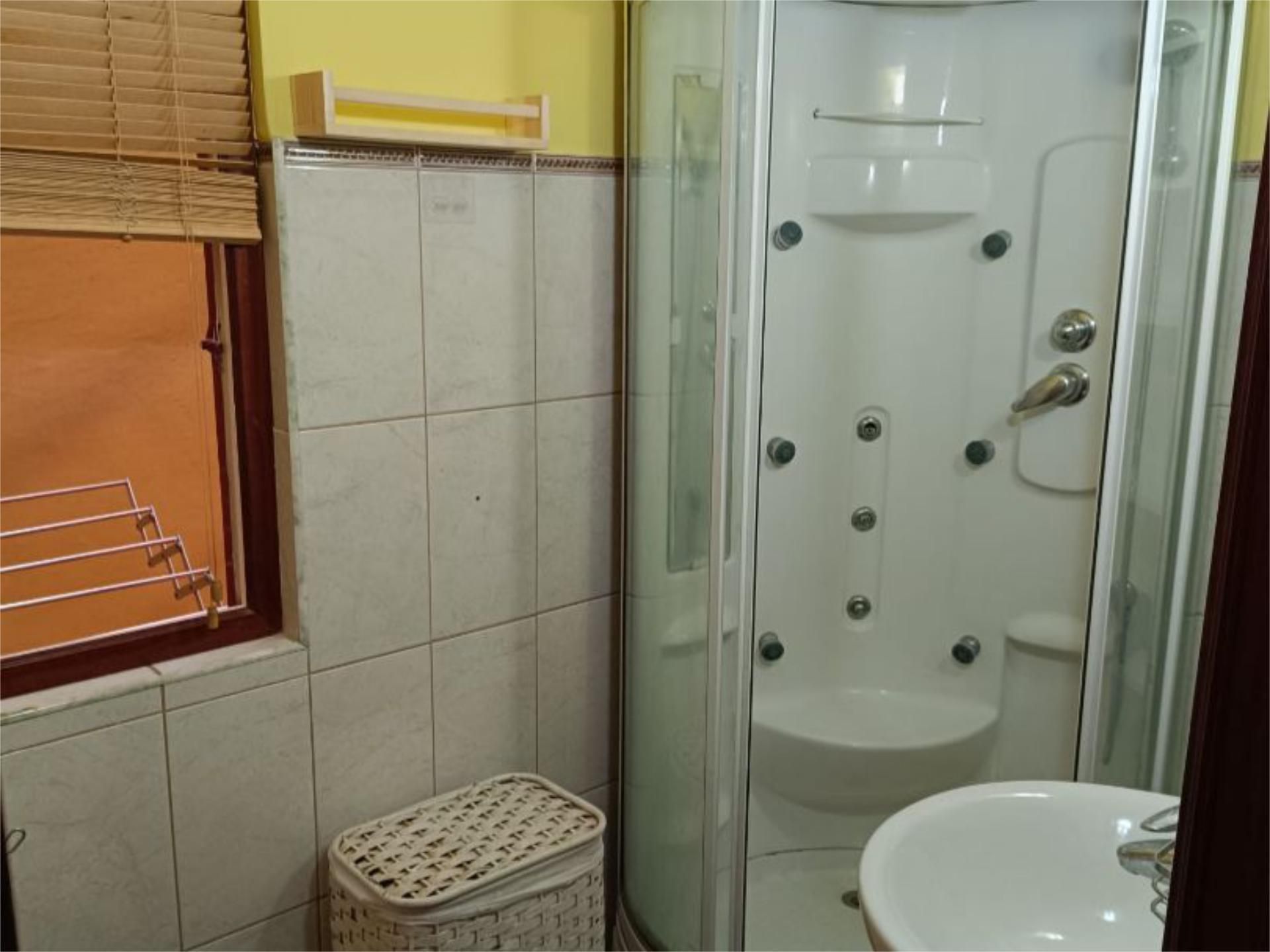 Pis per a compartir a Rúa Nova, 30, Ciudad Vieja Bany de Pis per a compartir en A Coruña Capital  amb Calefacció i Moblat